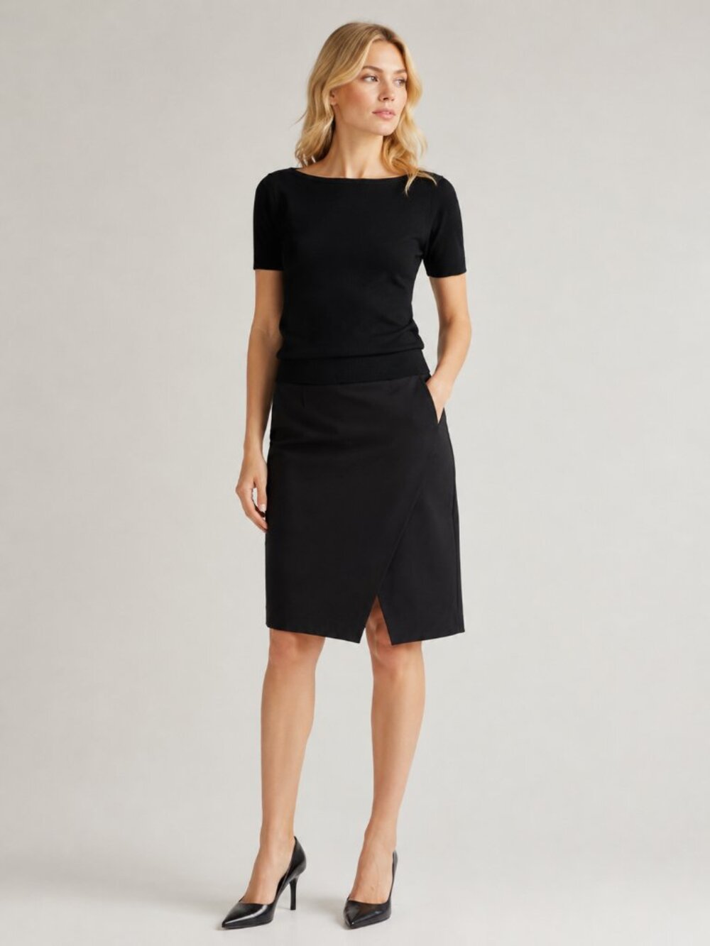 Banana Republic Black Short Sleeve Boatneck Tee